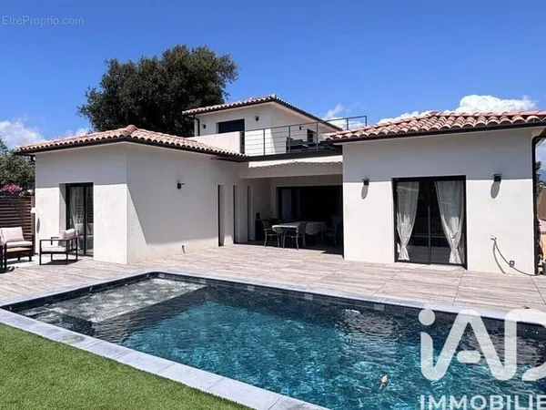 Maison 8 pièces 207 m²