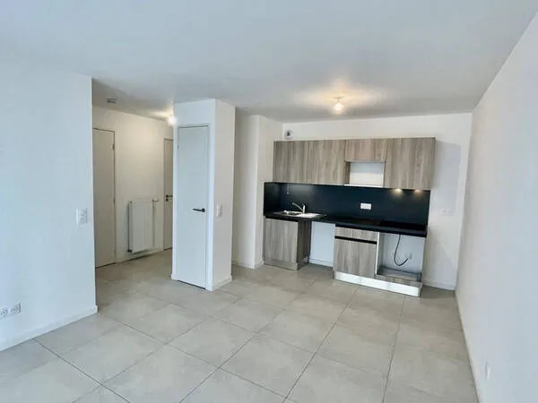 Appartement de 44m2 avec garage à Annecy, situé au Rez-de-jardin.