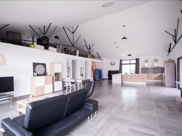 Maison 5 pièces 316 m²