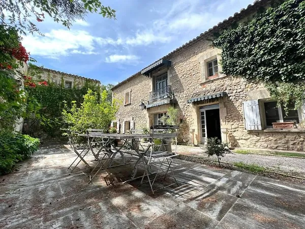 Maison 10 pièces 585 m²