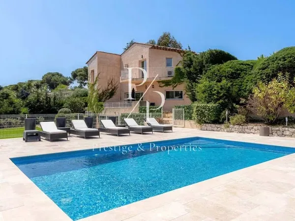 Villa 400 m²