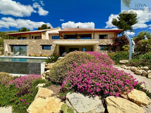 Maison 8 pièces 270 m²