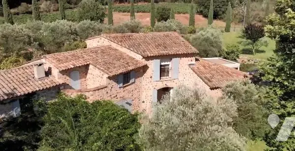 Propriété 5 pièces 300 m²