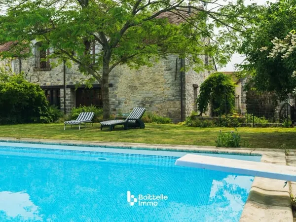 Maison 8 pièces 220 m²