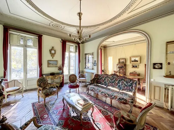 Propriété 30 pièces 1143 m²
