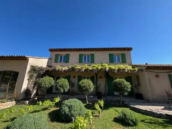 Maison 8 pièces 230 m²