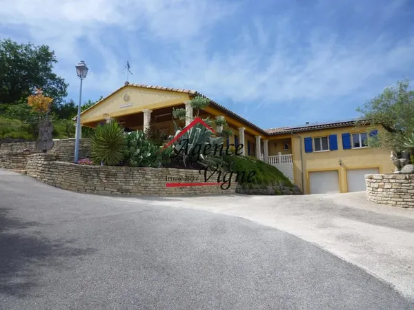 Villa 8 pièces 200 m²