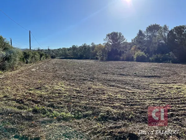 Terrain 4880 m²