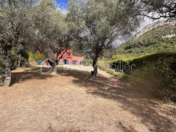 Maison 7 pièces 230 m²
