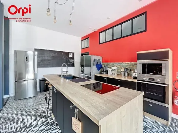 Maison 7 pièces 320 m²