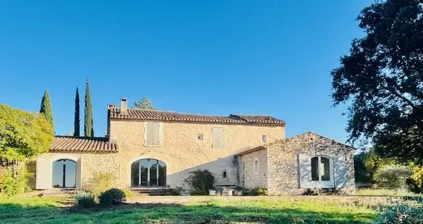 Maison 8 pièces 385 m²
