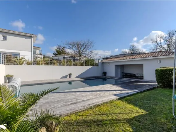 Maison 8 pièces 254 m²