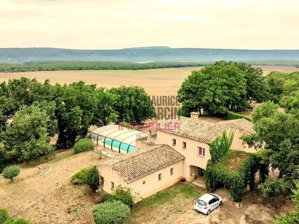 Maison 9 pièces 250 m²