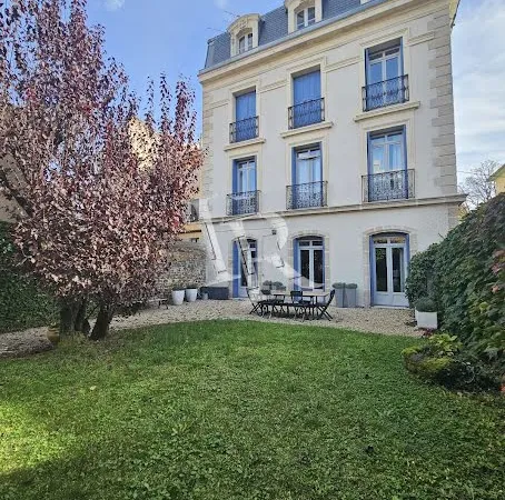 Appartement 5 pièces 159 m²