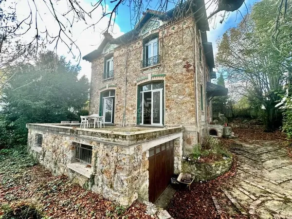Maison 10 pièces 236 m²