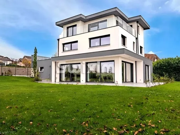 Maison 7 pièces 215 m²
