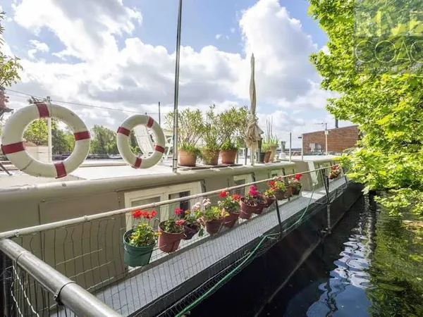Péniche 4 pièces 130 m²