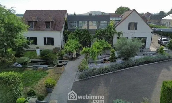 Maison 10 pièces 730 m²