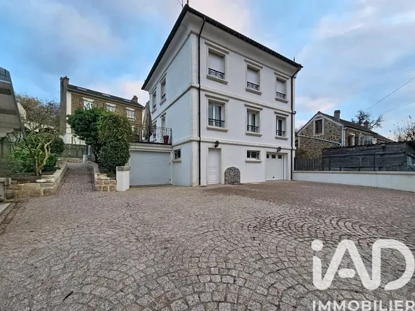 Maison 8 pièces 213 m²