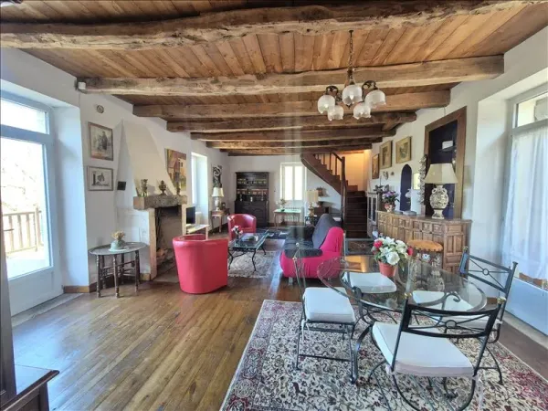 Maison 8 pièces 258 m²