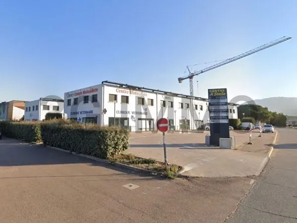 Local 1 pièce 58 m²