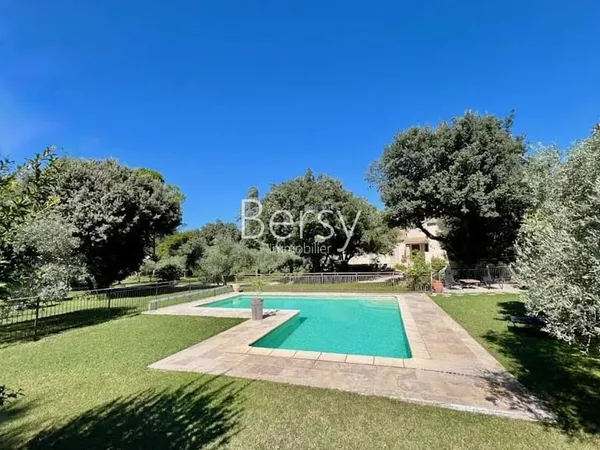 Propriété 10 pièces 225 m²