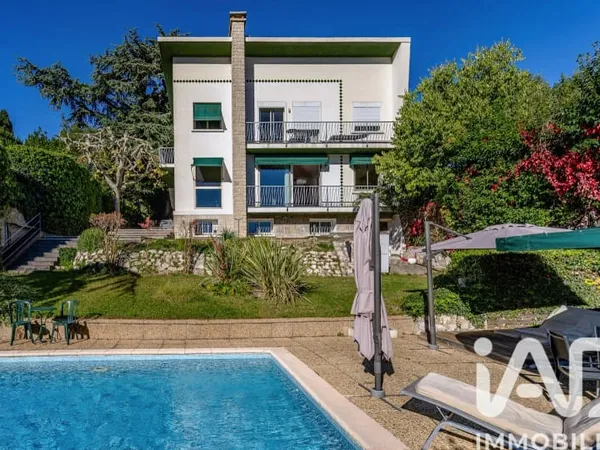 Maison 7 pièces 234 m²