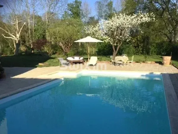 Maison 6 pièces 220 m²