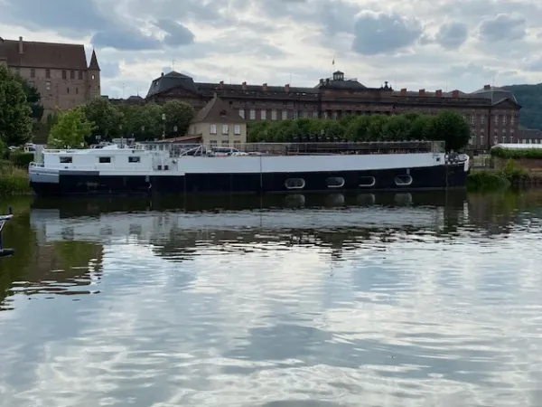 Péniche 200 m²