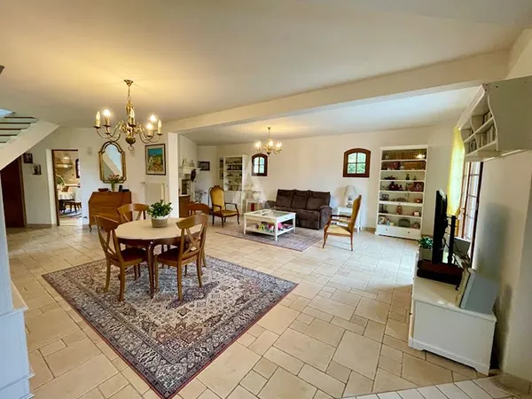 Maison 7 pièces 264 m²