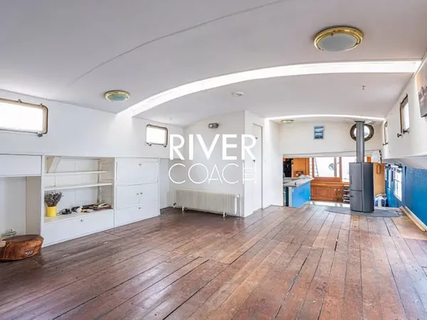 Péniche 5 pièces 180 m²