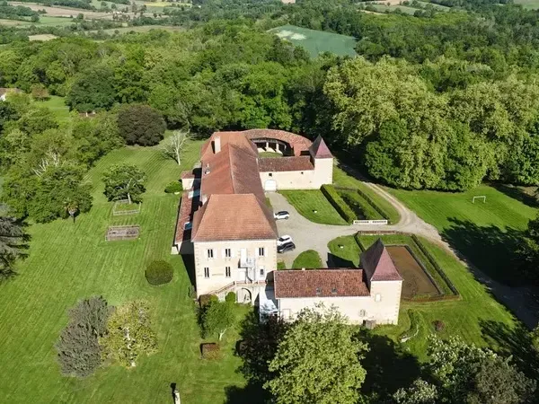 Maison 38 pièces 2000 m²