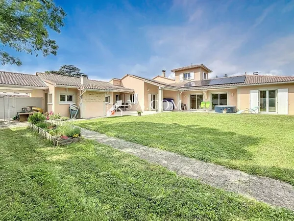 Maison 11 pièces 268 m²