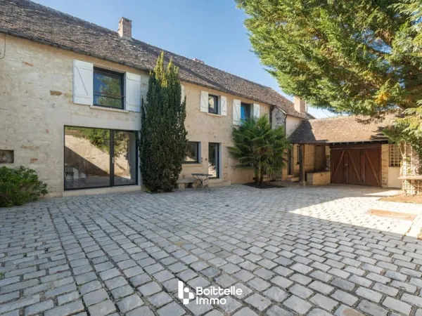Maison 9 pièces 370 m²