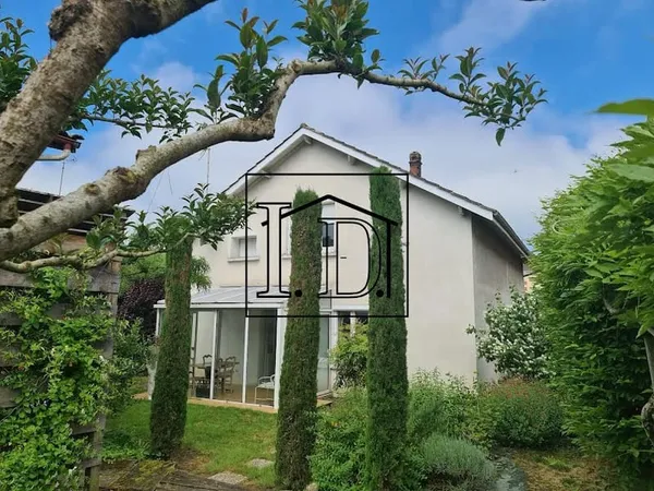 Maison 10 pièces 180 m²