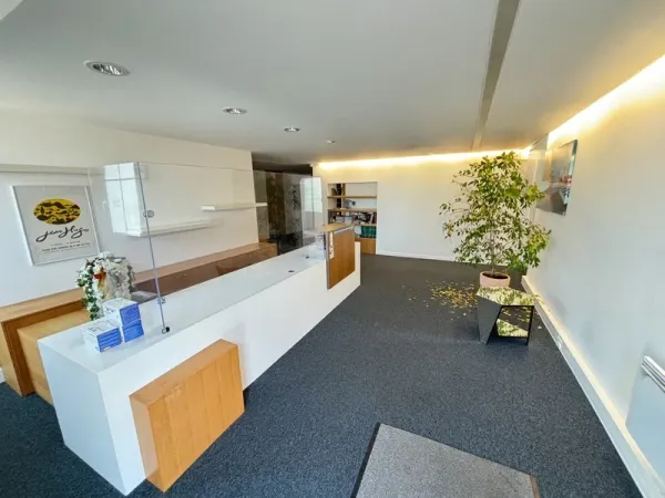 Local 1 pièce 80 m²
