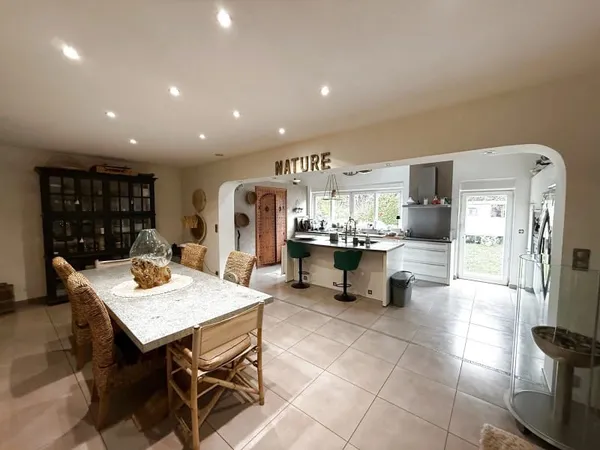 Maison 7 pièces 227 m²