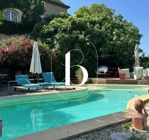 Maison 10 pièces 220 m²