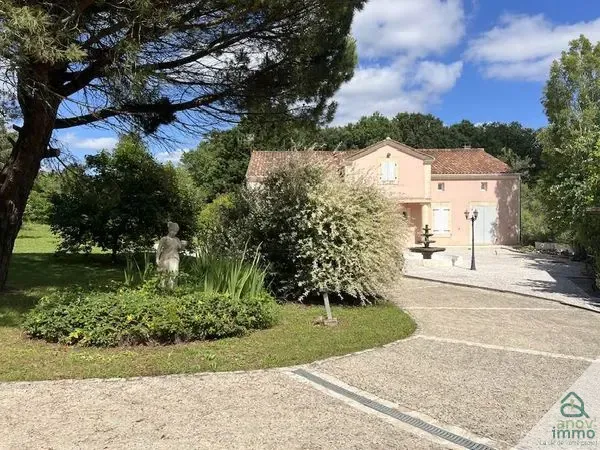 Maison 8 pièces 270 m²