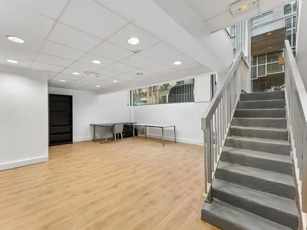 Local 67 m²