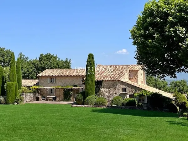 Maison 9 pièces 300 m²