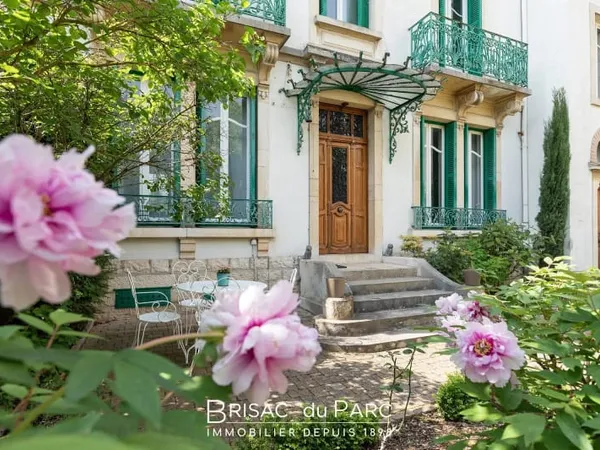 Maison 10 pièces 250 m²