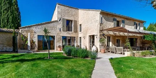 Maison 7 pièces 358 m²
