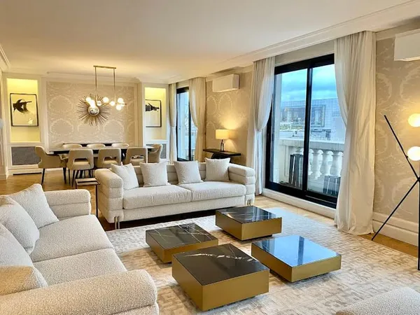 Appartement 5 pièces 184 m²