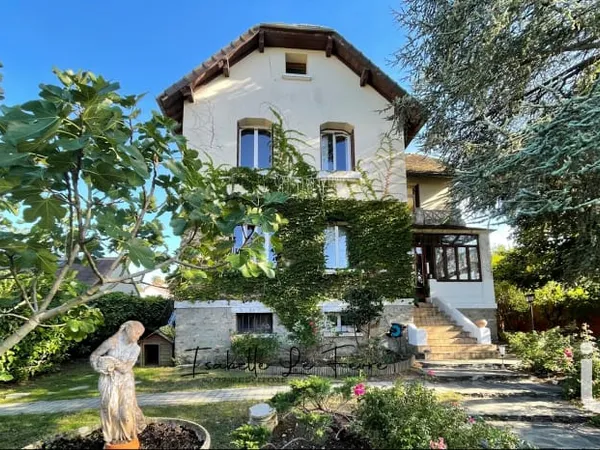 Maison 12 pièces 334 m²