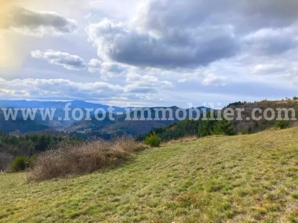 Terrain 2700 m²