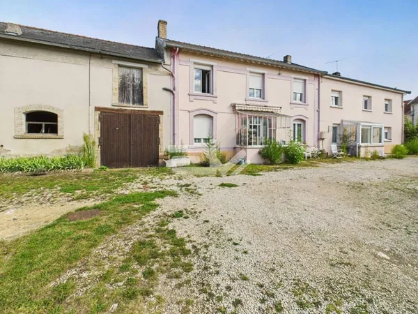 Maison 8 pièces 544 m²