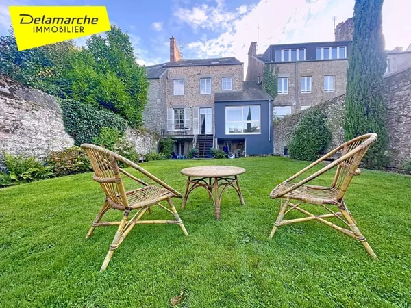 Maison 9 pièces 265 m²
