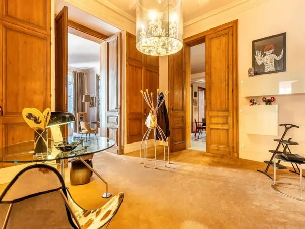 Appartement 6 pièces 213 m²