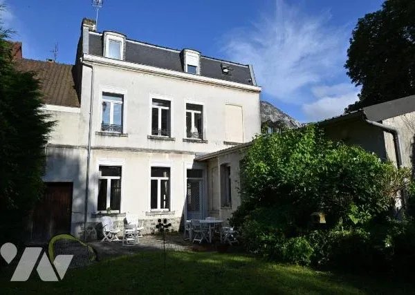 Maison 8 pièces 221 m²